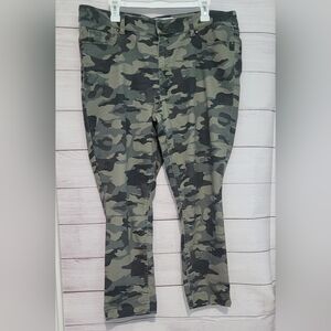 Euc Jordache plus size Camo jeans size 18
